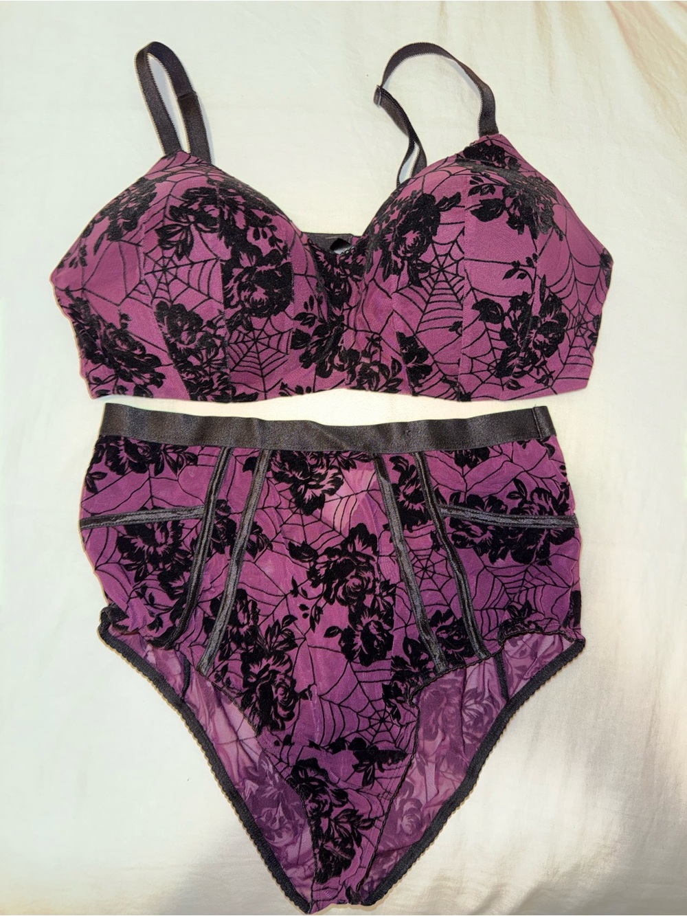Torrid Dream Wire Free Lightly Lined Bra size 42D and matching panty size 1X